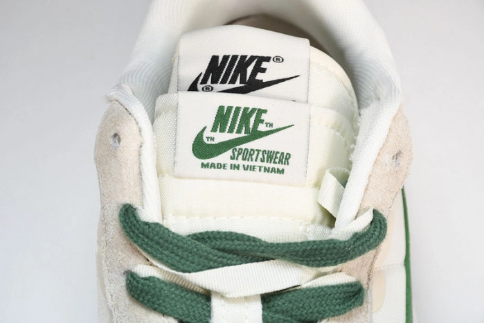 Nike Vaporwaffle sacai Green White DD1875-102