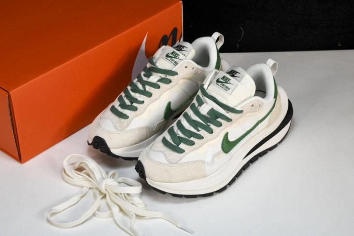 Nike Vaporwaffle sacai Green White DD1875-102
