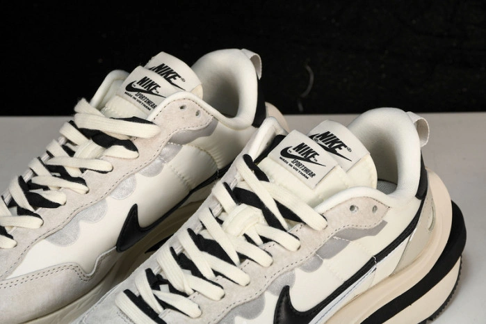 Nike Vaporwaffle sacai Grey Black White DD1875-101