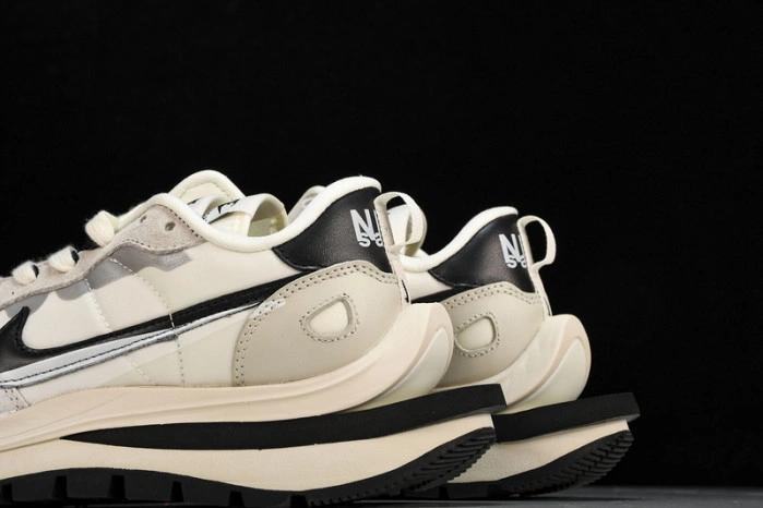 Nike Vaporwaffle sacai Grey Black White DD1875-101