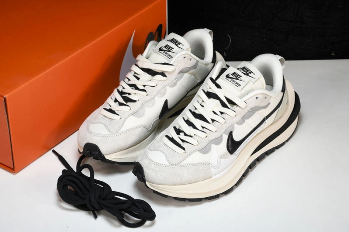 Nike Vaporwaffle sacai Grey Black White DD1875-101