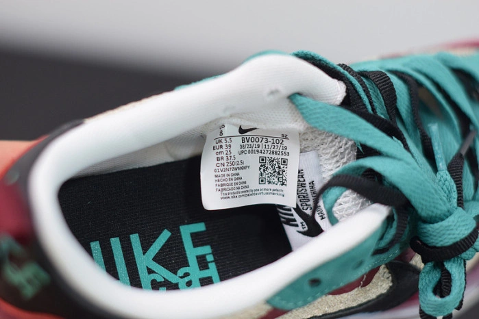 Nike Vaporwaffle sacai Villain Red Neptune Green   DD3035-200