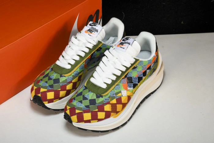 Nike Vaporwaffle sacai Woven “Green Gusto”  DR5209-300