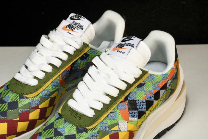 Nike Vaporwaffle sacai Woven “Green Gusto”  DR5209-300