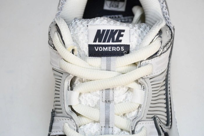 Nike Zoom Vomero 5 Photon Dust Metallic Silver