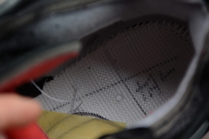 O-W x Air Jordan 4 “Bred” CV9388-001