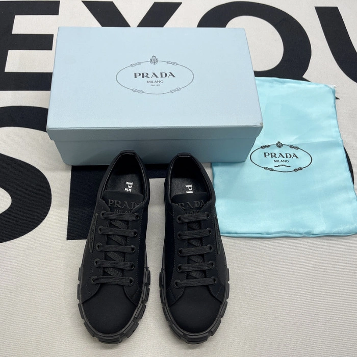 PRADA  LOW TOP SNEAKE