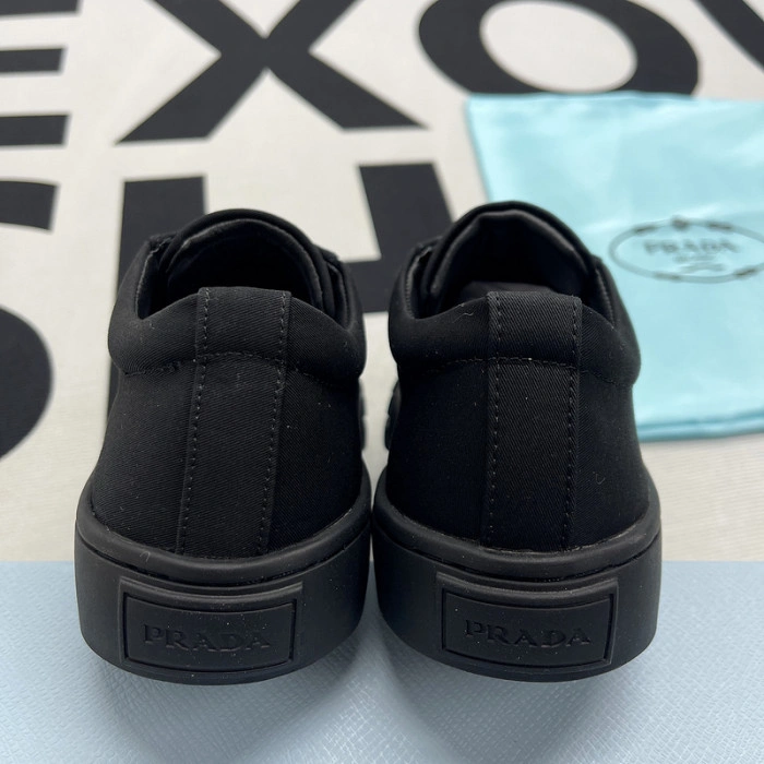 PRADA  LOW TOP SNEAKE