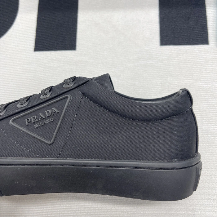 PRADA  LOW TOP SNEAKE