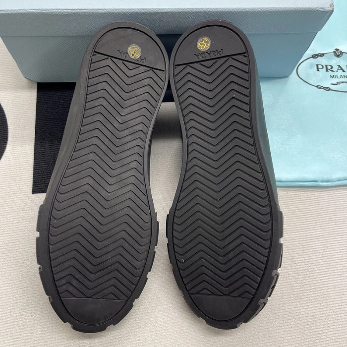 PRADA  LOW TOP SNEAKE