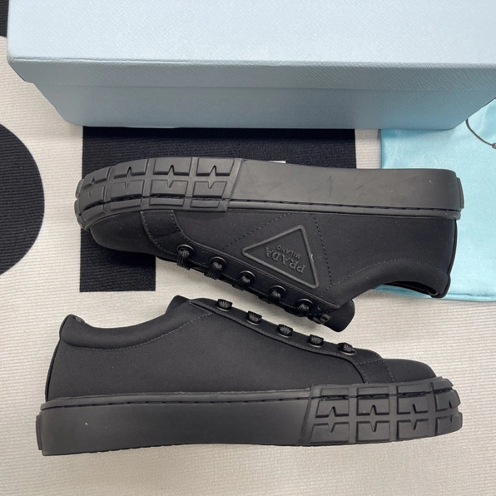 PRADA  LOW TOP SNEAKE