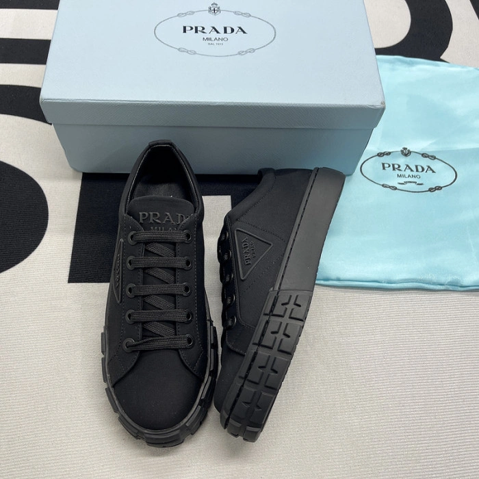 PRADA  LOW TOP SNEAKE
