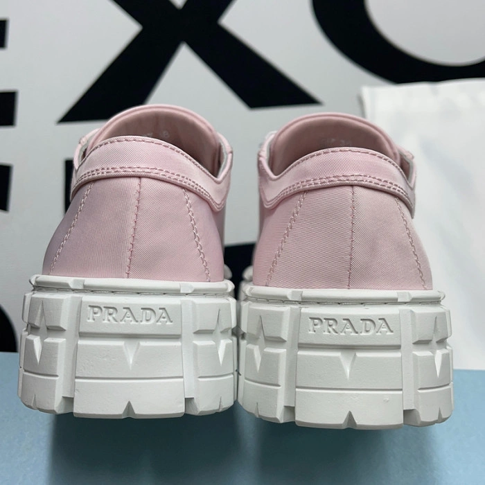 PRADA  LOW TOP SNEAKE
