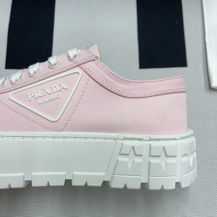 PRADA  LOW TOP SNEAKE