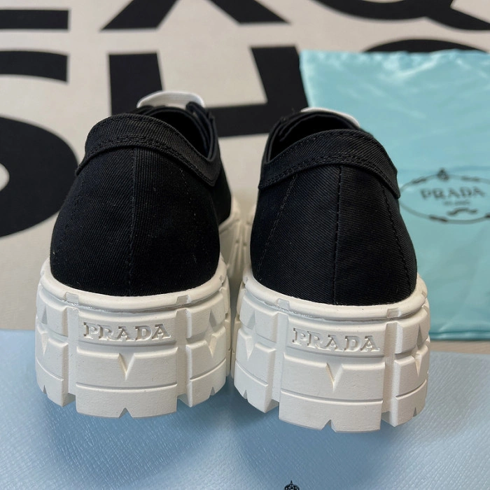 PRADA  LOW TOP SNEAKE