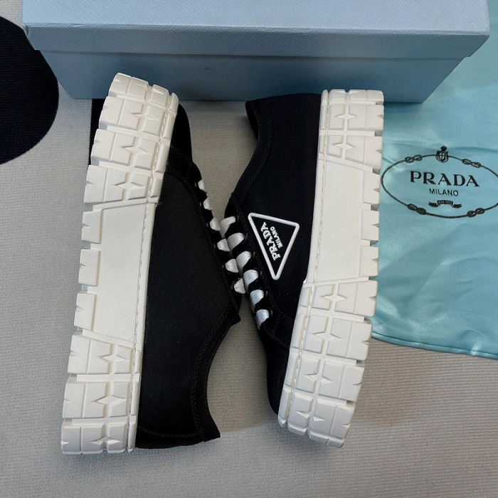 PRADA  LOW TOP SNEAKE