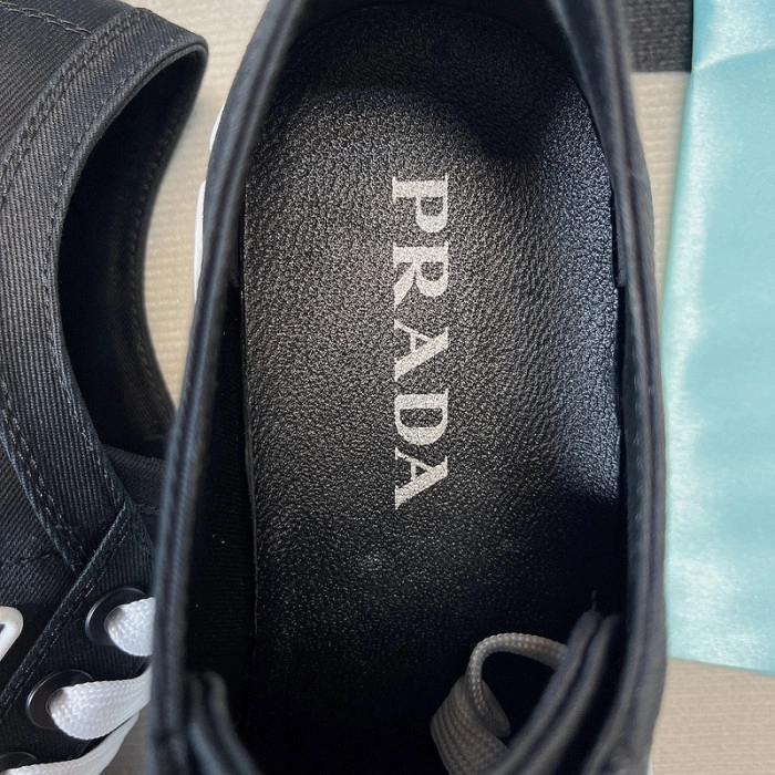PRADA  LOW TOP SNEAKE