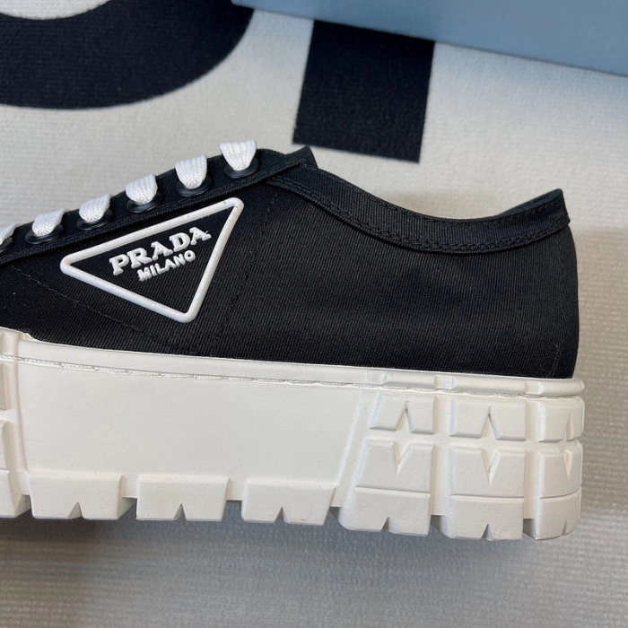 PRADA  LOW TOP SNEAKE