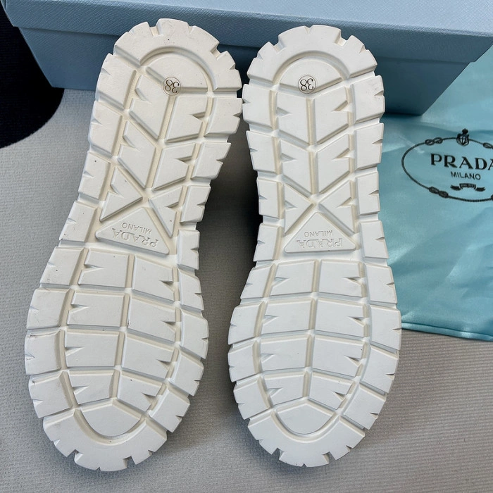 PRADA  LOW TOP SNEAKE