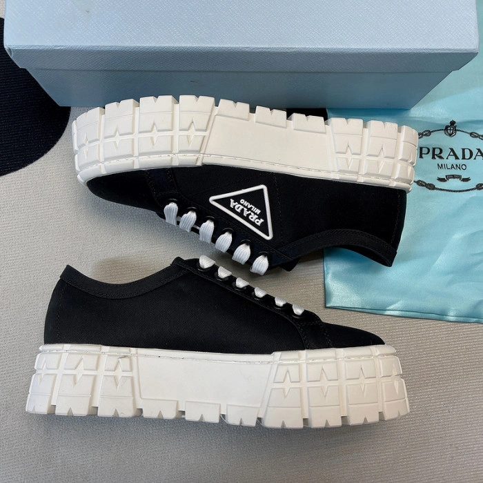 PRADA  LOW TOP SNEAKE