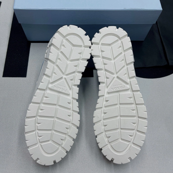 PRADA  LOW TOP SNEAKE