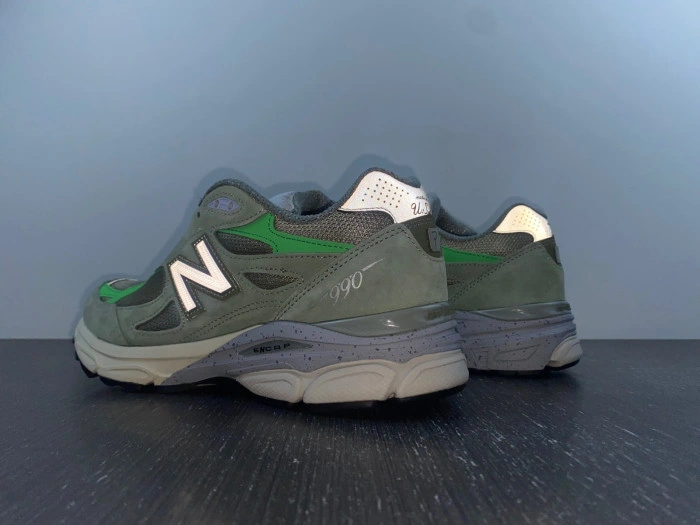 Patta Keep Your Family Close x New Balance 990 v3   M990PP3