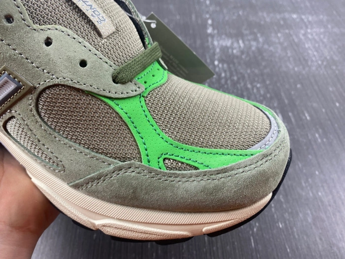 Patta Keep Your Family Close x New Balance 990 v3   M990PP3