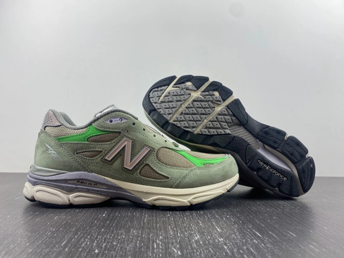 Patta Keep Your Family Close x New Balance 990 v3   M990PP3