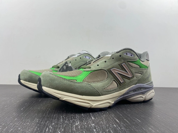 Patta Keep Your Family Close x New Balance 990 v3   M990PP3