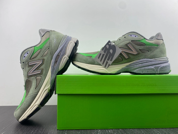Patta Keep Your Family Close x New Balance 990 v3   M990PP3