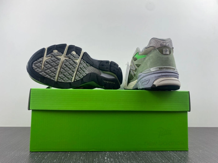 Patta Keep Your Family Close x New Balance 990 v3   M990PP3