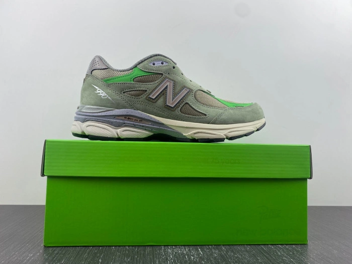 Patta Keep Your Family Close x New Balance 990 v3   M990PP3