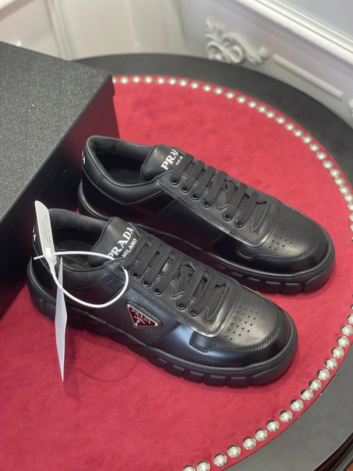 Prada-Monolith black