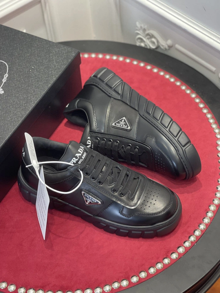 Prada-Monolith black