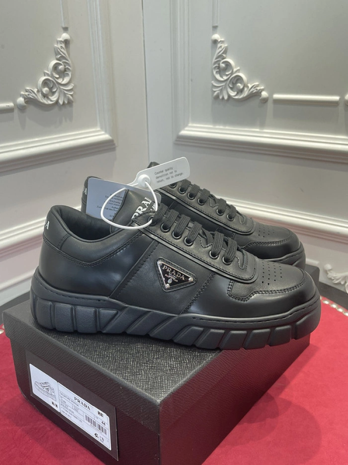Prada-Monolith black
