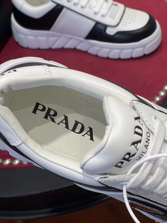 Prada-Monolith