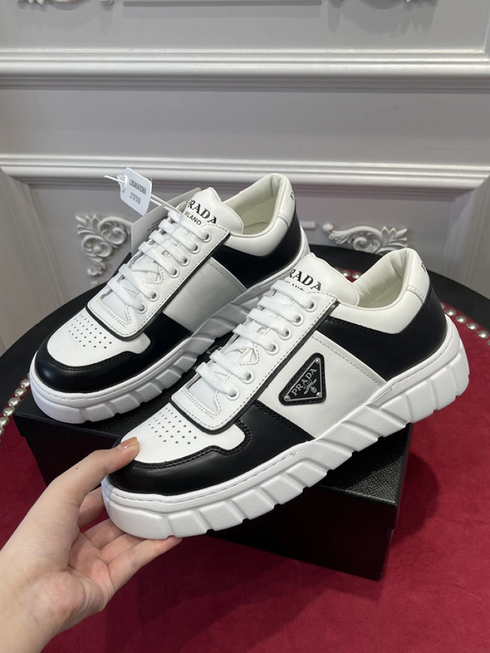 Prada-Monolith