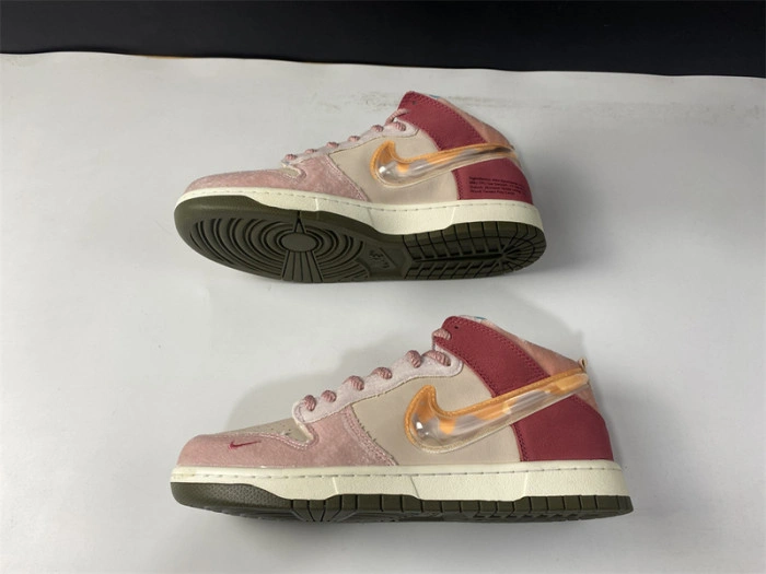Social Status x Nk SB Dunk High Pro DJ1173-600