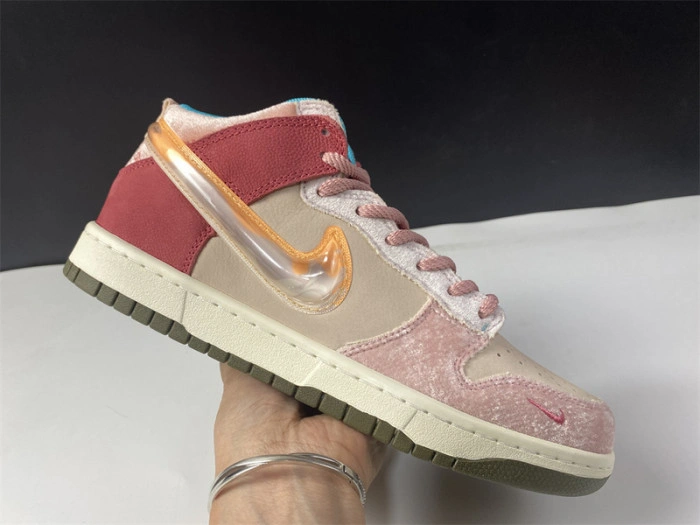 Social Status x Nk SB Dunk High Pro DJ1173-600