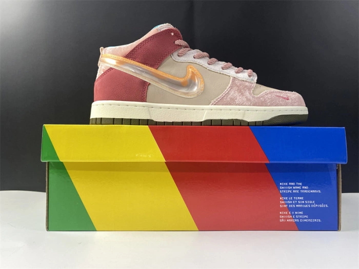 Social Status x Nk SB Dunk High Pro DJ1173-600