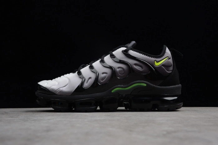 VAPORMAX PLUS BLACK VOLT-WHITE 924453-009