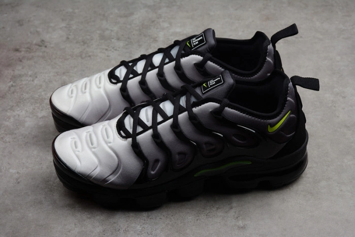 VAPORMAX PLUS BLACK VOLT-WHITE 924453-009