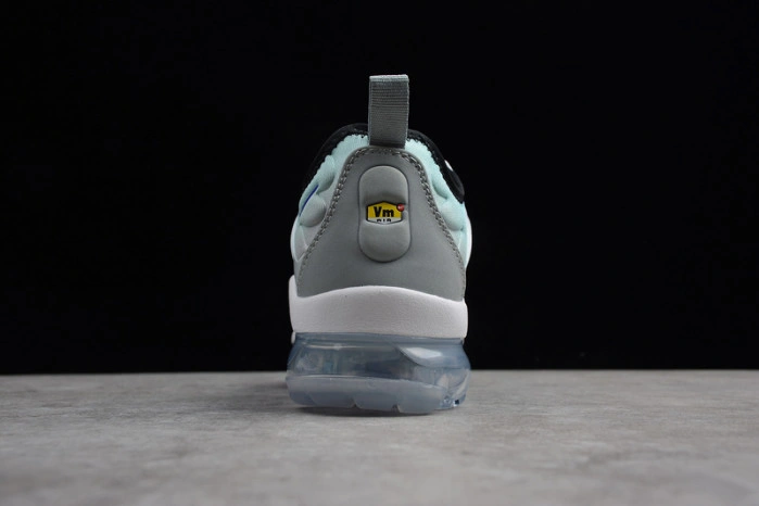 VAPORMAX PLUS WHITE FIERCE PURPLE 924453-101