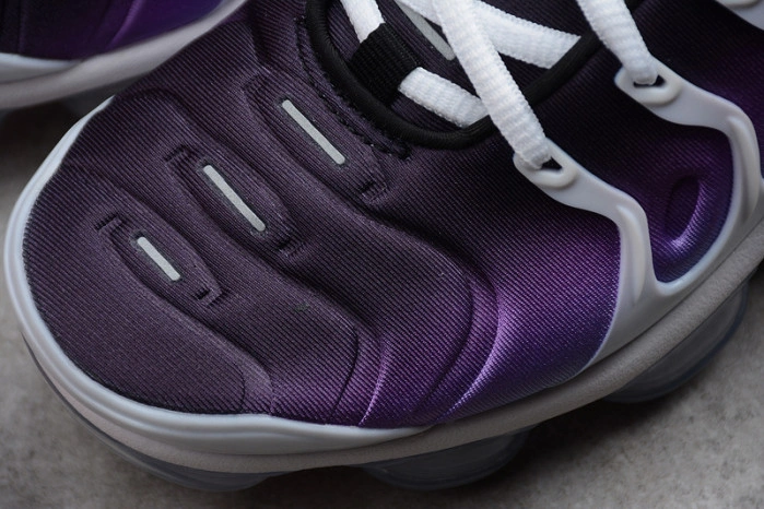 VAPORMAX PLUS WHITE FIERCE PURPLE 924453-101