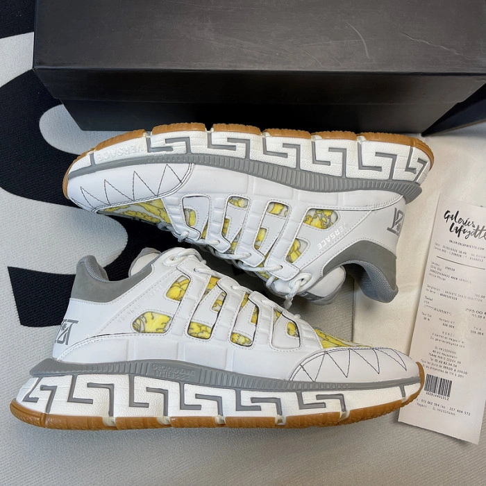 VERS SNEAKERS