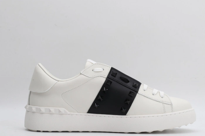 Va*lentino sneaker