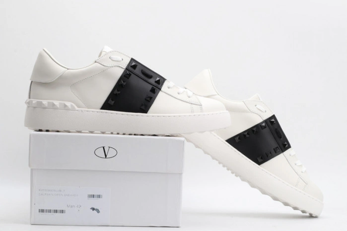 Va*lentino sneaker