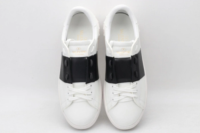 Va*lentino sneaker
