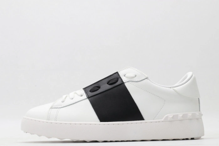 Va*lentino sneaker