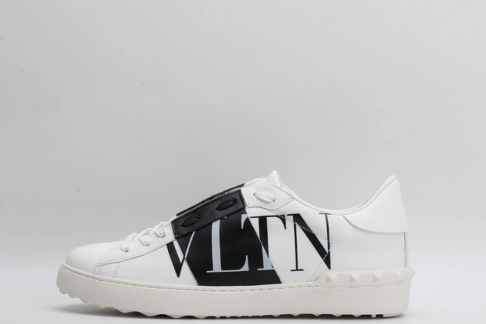 Va*lentino sneaker